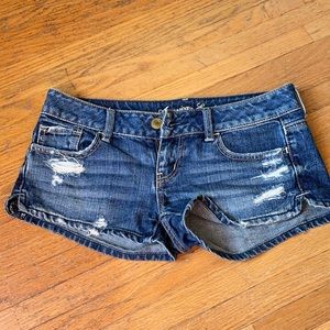 Medium wash low rise short